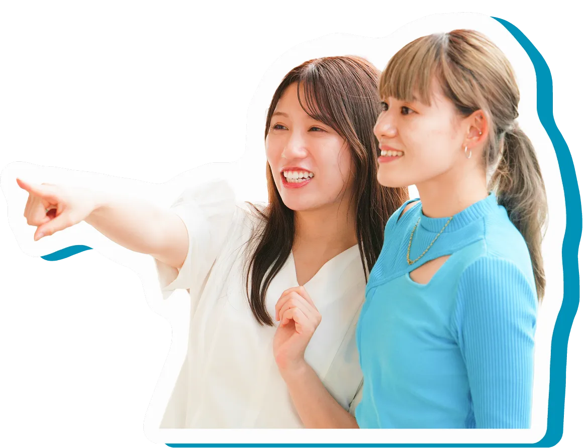 川棚の海を指差す二人